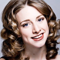 Head shot of Joelle